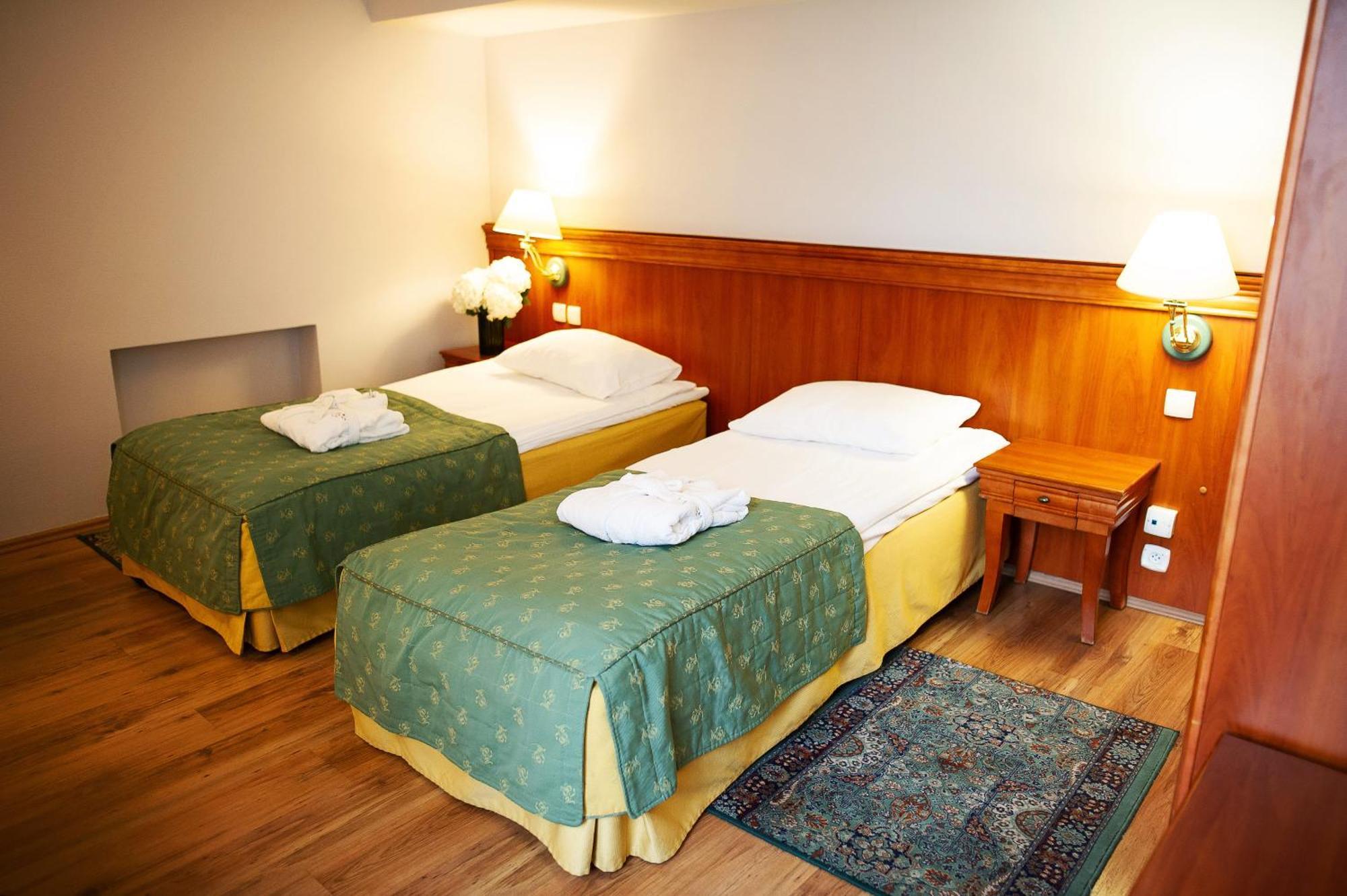 Pietrak Hotel Gniezno Kültér fotó
