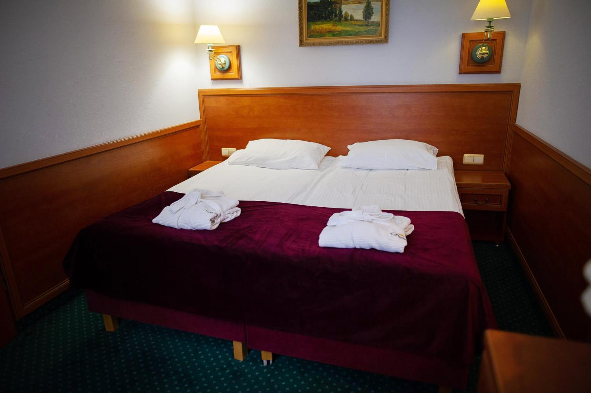 Pietrak Hotel Gniezno Kültér fotó
