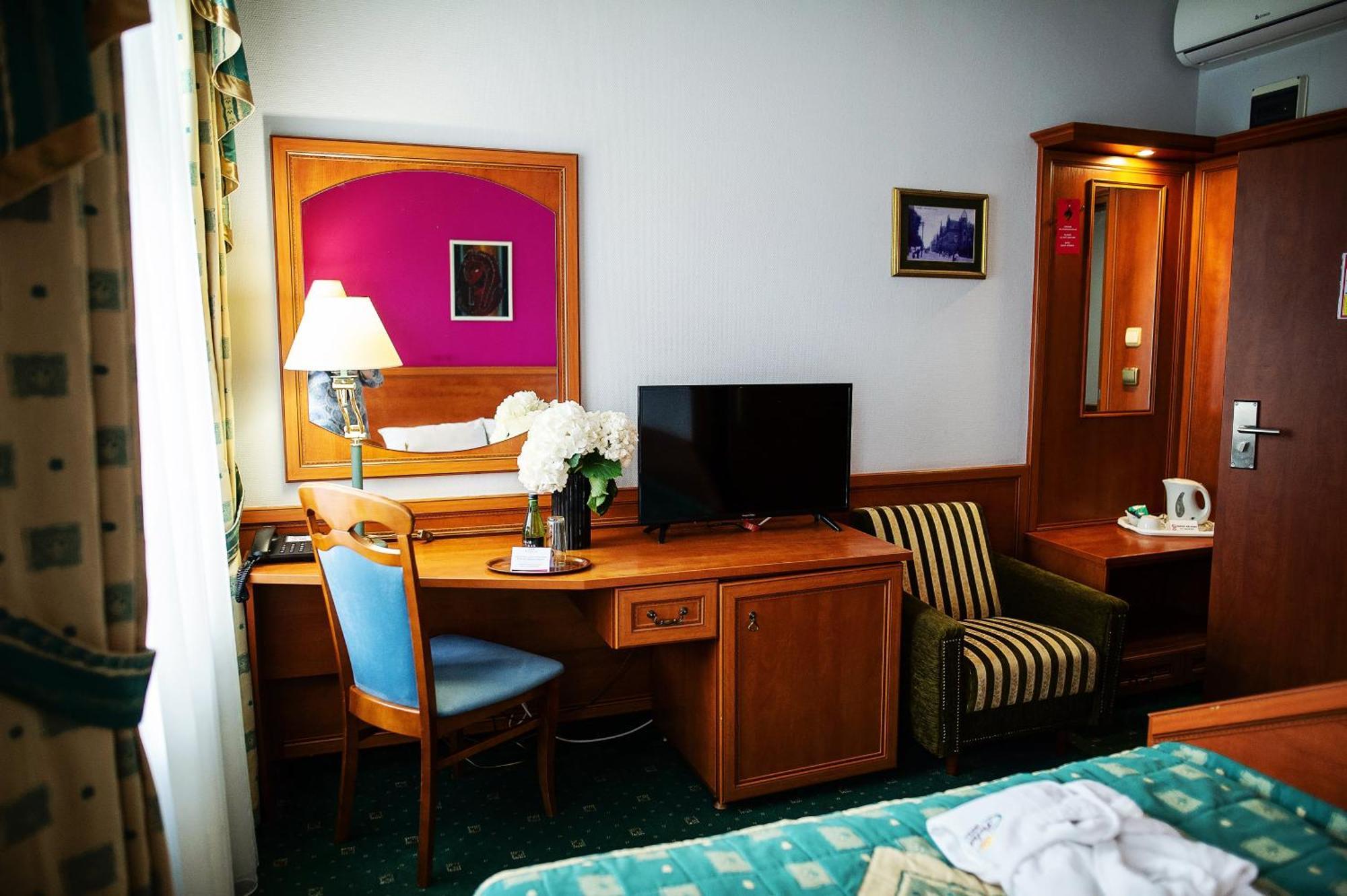 Pietrak Hotel Gniezno Kültér fotó