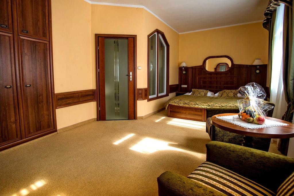 Pietrak Hotel Gniezno Kültér fotó